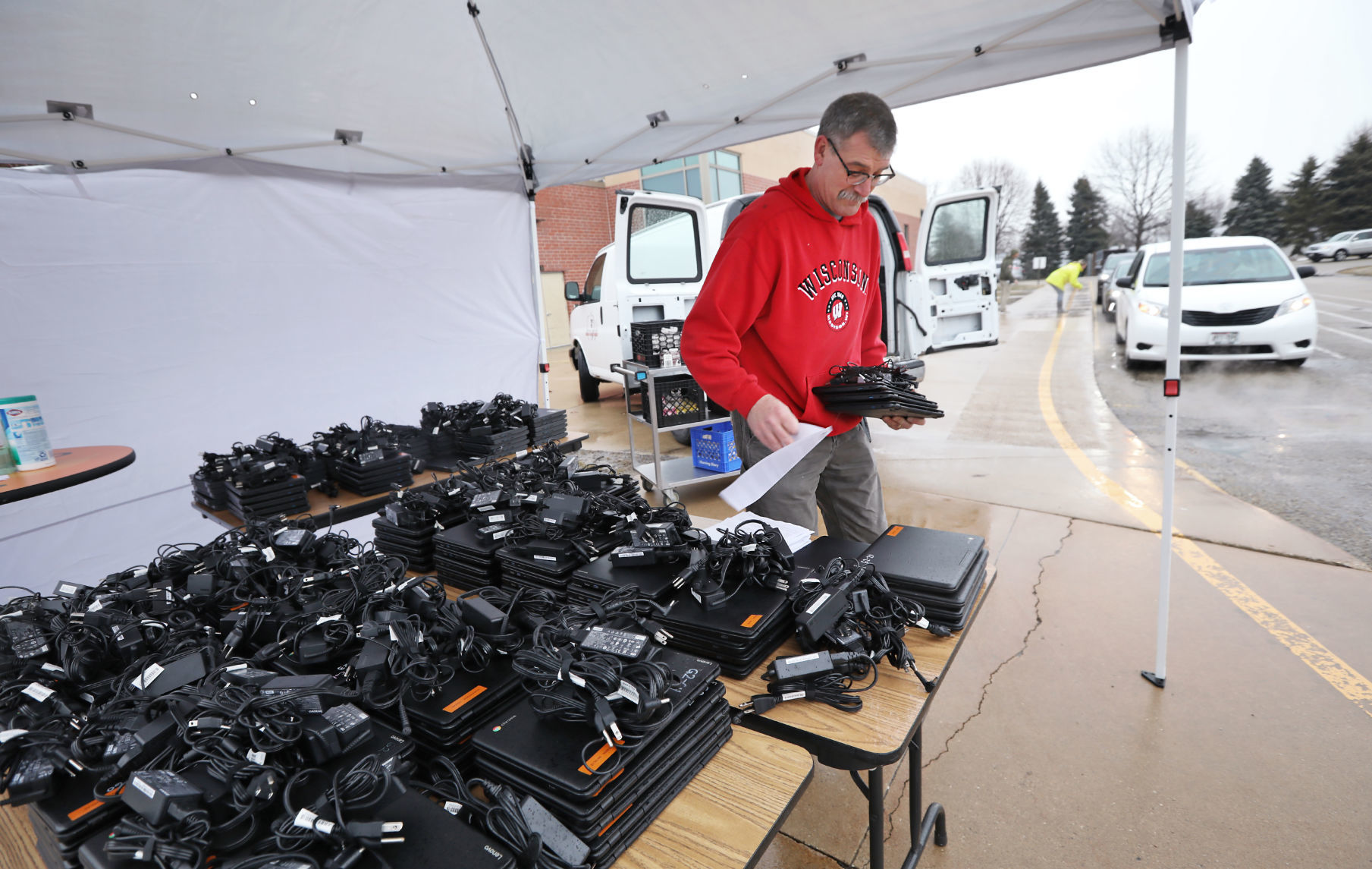 Handing out computers